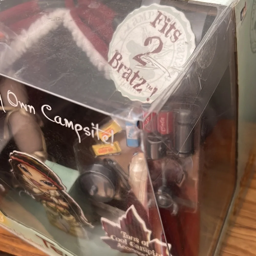 NRFB Bratz Campfire Tent Set Playset - Picture 6 of 11